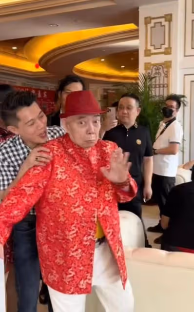 近況曝光!81歲知名老戲骨內地設宴慶生,曾公開大罵周星馳引關注
