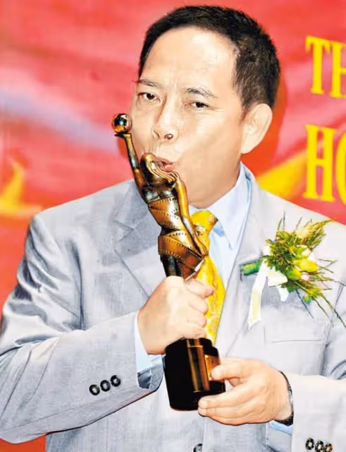 近況曝光!81歲知名老戲骨內地設宴慶生,曾公開大罵周星馳引關注
