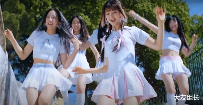 轉發GQ 專訪 ! 扭轉 K-Pop 生態的大勢天團 NewJeans:「成為 NewJeans 的一員,就是我青春的一部分。」