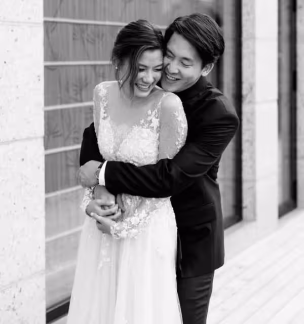 朱玲玲陪現任富豪老公出席公司活動,和百億身家的繼女關係好