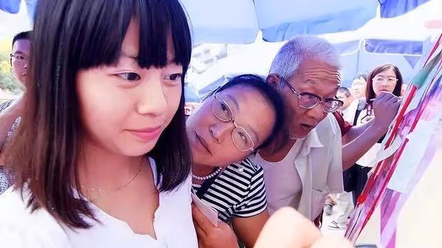 紀實：上海女博士寫下徵婚標準，看了都覺得可笑，網友：自己過吧