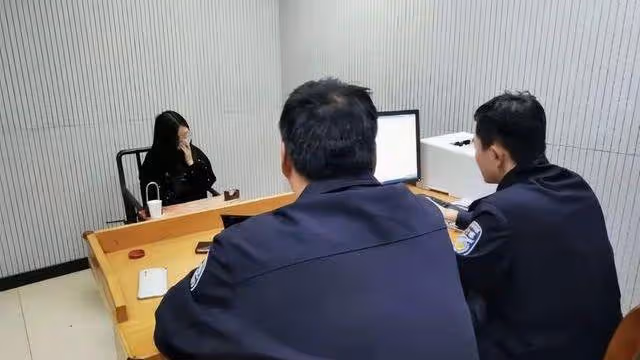 案例：女子拉三名閨蜜單幹，因發交易簡訊過多被抓，存款有160萬