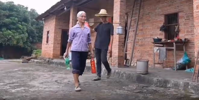 唐尚珺有了新計劃:暫時留在家照顧母親,不上大學帶母親去旅遊