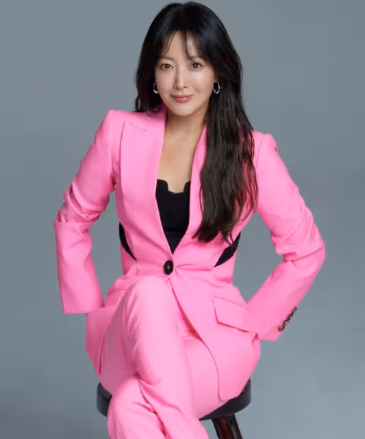 被稱讚為「韓國第一美女」,金喜善表示很尷尬,我必須優雅地老去