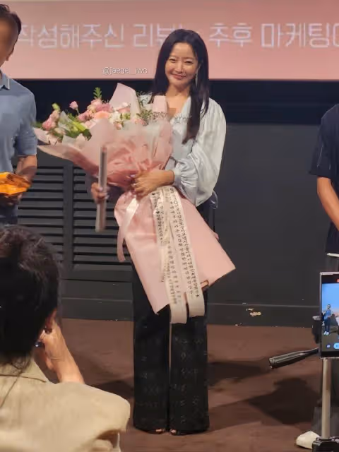 被稱讚為「韓國第一美女」,金喜善表示很尷尬,我必須優雅地老去