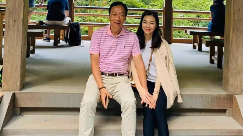 郭台銘首曝與妻子相識經過，對曾馨瑩一見鍾情，林志玲間接牽紅線