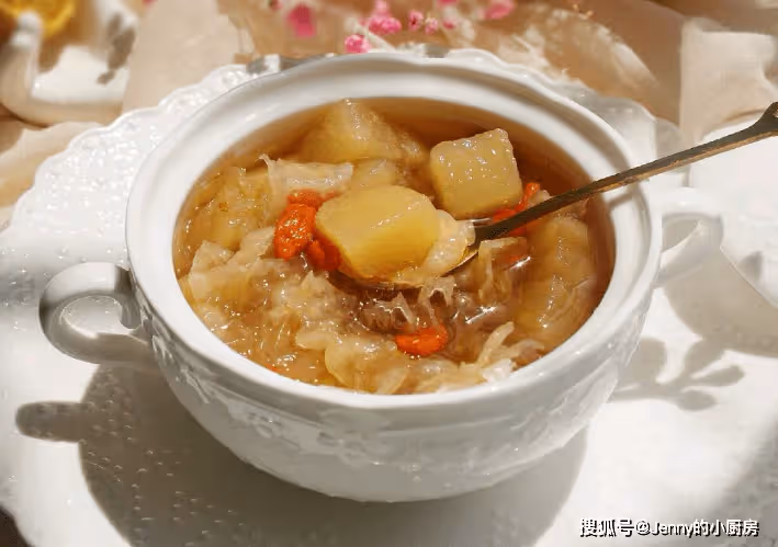 「秋吃白,冬吃黑」,入秋後,這「5白」要常吃,潤燥補水身體好