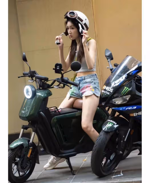 成都的街拍讓我驚嘆不已!滿街穿「背心+短褲」,都是時髦又洋氣的