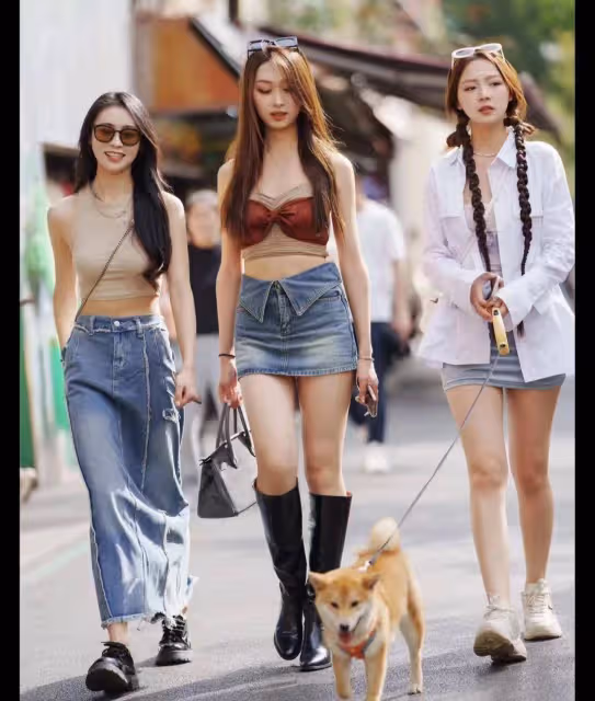 成都的街拍讓我驚嘆不已!滿街穿「背心+短褲」,都是時髦又洋氣的