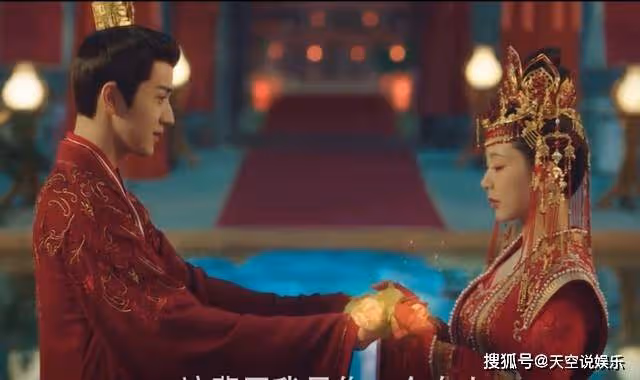 《長相思》小夭逃婚到清水鎮，年邁的桑甜兒點醒小夭，與璟雙向奔赴