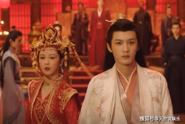 《長相思》小夭逃婚到清水鎮，年邁的桑甜兒點醒小夭，與璟雙向奔赴