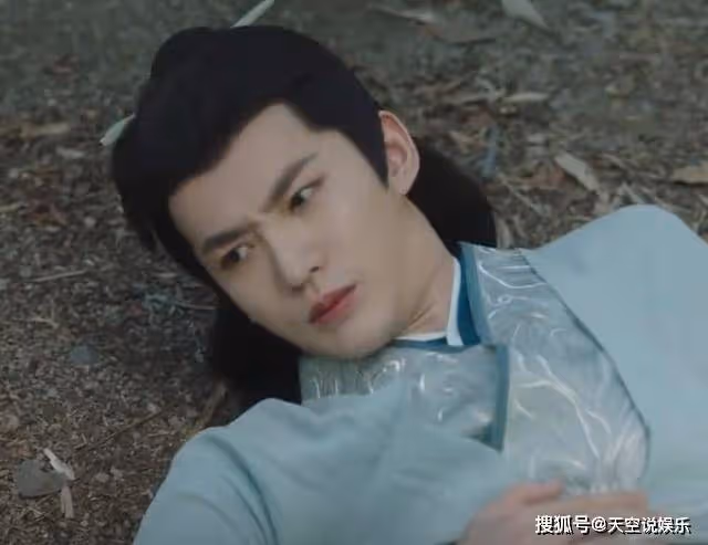 《長相思》小夭逃婚到清水鎮，年邁的桑甜兒點醒小夭，與璟雙向奔赴