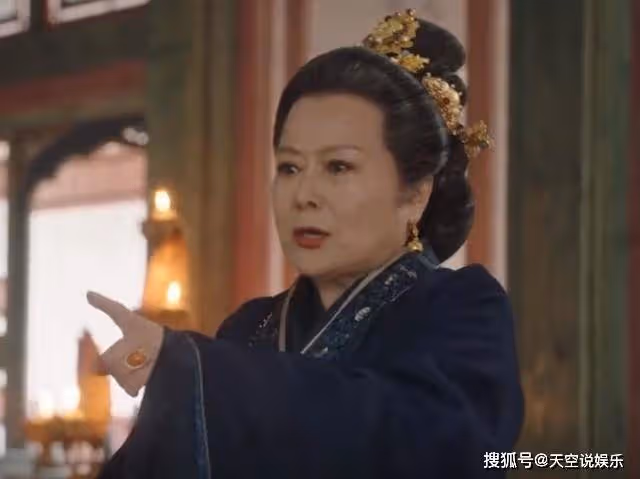 《長相思》小夭逃婚到清水鎮，年邁的桑甜兒點醒小夭，與璟雙向奔赴