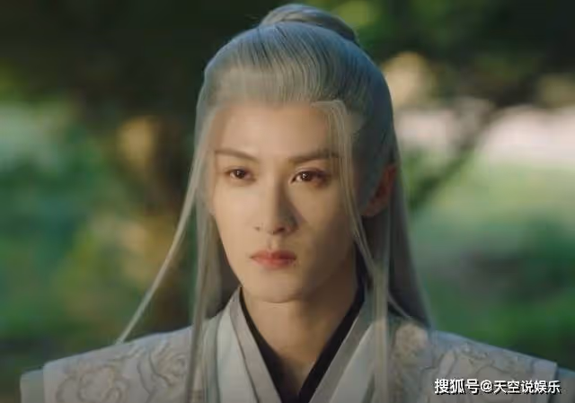 《長相思》小夭逃婚到清水鎮,年邁的桑甜兒點醒小夭,與璟雙向奔赴