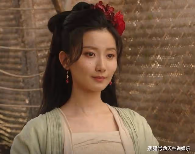 《長相思》小夭逃婚到清水鎮,年邁的桑甜兒點醒小夭,與璟雙向奔赴