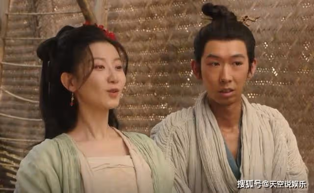 《長相思》小夭逃婚到清水鎮,年邁的桑甜兒點醒小夭,與璟雙向奔赴