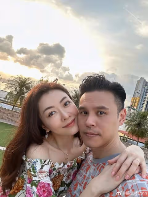熊黛林為老公慶生,夫妻坐廉價渡輪接地氣,女方穿戴被指地攤貨