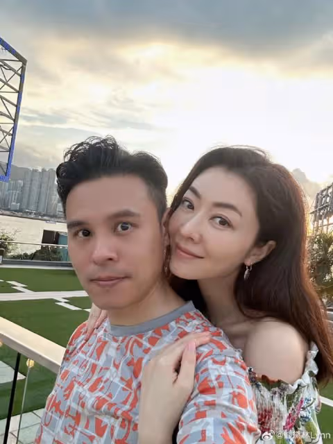 熊黛林為老公慶生,夫妻坐廉價渡輪接地氣,女方穿戴被指地攤貨