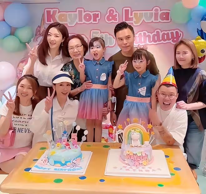 熊黛林為老公慶生,夫妻坐廉價渡輪接地氣,女方穿戴被指地攤貨