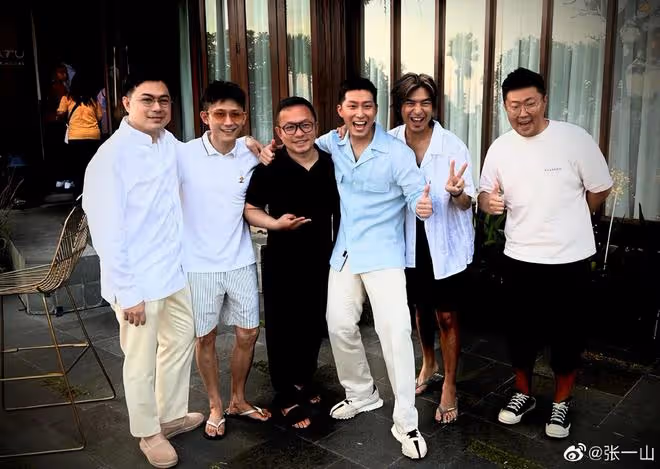 張一山曬與竇驍何超蓮婚禮合影,與陳柏霖等見證最美好的愛情