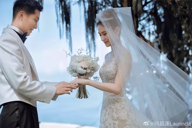 張一山曬與竇驍何超蓮婚禮合影,與陳柏霖等見證最美好的愛情