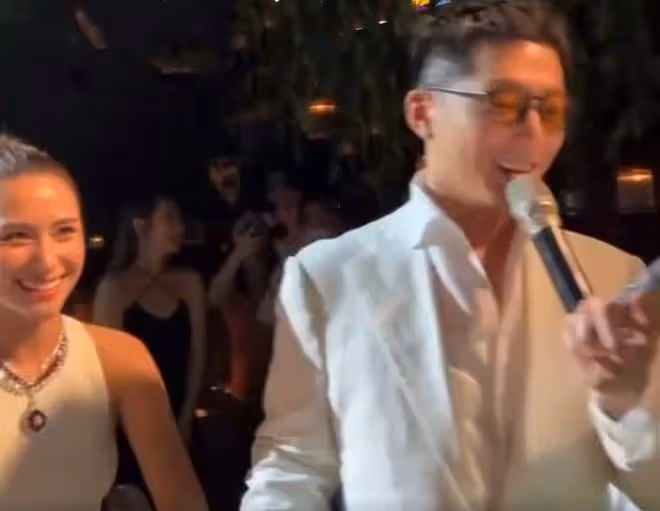 張一山曬與竇驍何超蓮婚禮合影,與陳柏霖等見證最美好的愛情