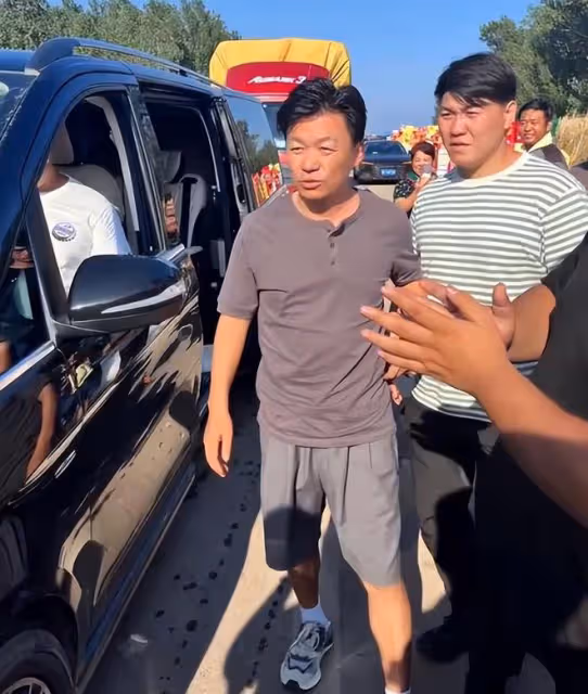 王寶強再次為災區行動:呼籲更多明星加入抗災隊伍,大家共渡難關