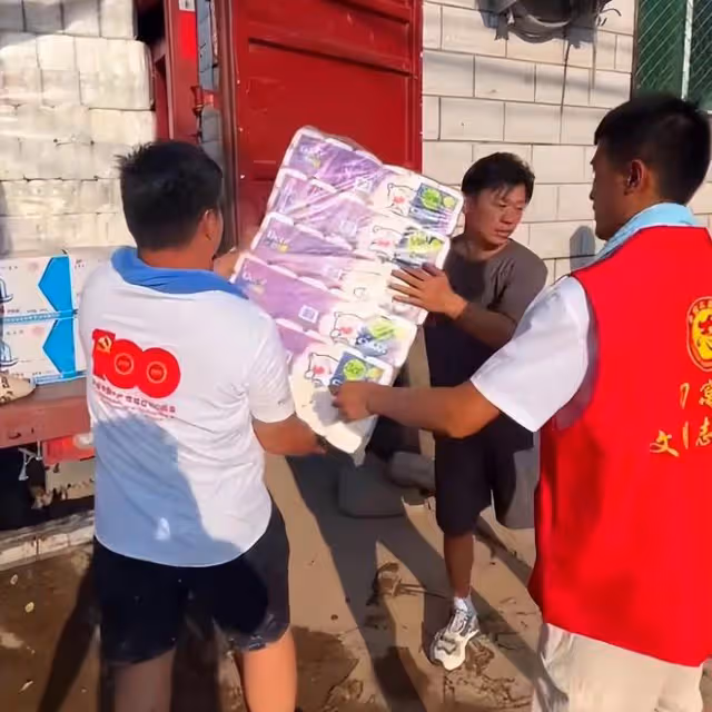 王寶強再次為災區行動:呼籲更多明星加入抗災隊伍,大家共渡難關