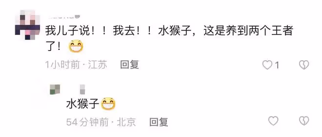 央視主持李思思帶倆娃游泳,神秘老公疑罕現身,皮膚白皙體型壯碩