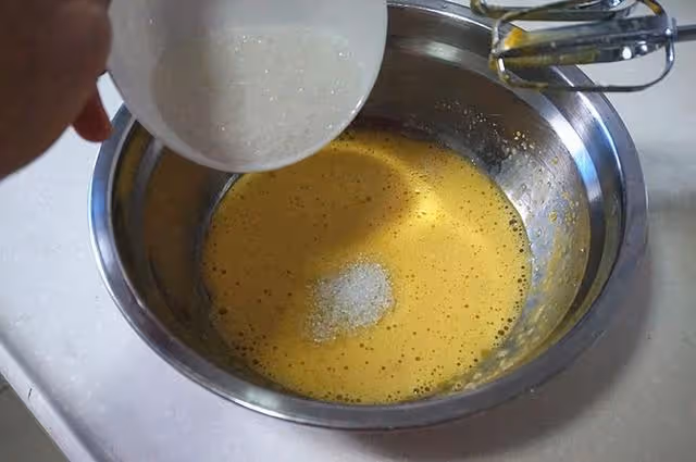 以後麵粉就這樣做,加4個雞蛋,比麻花還好吃!