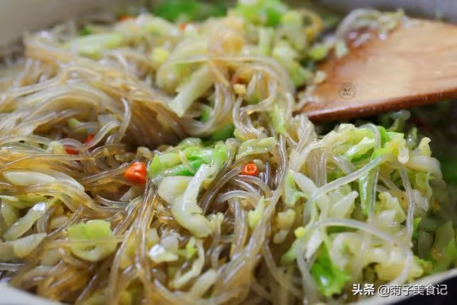 粉絲這樣炒,又嫩又香,比蛋炒飯還簡單,一學就會!