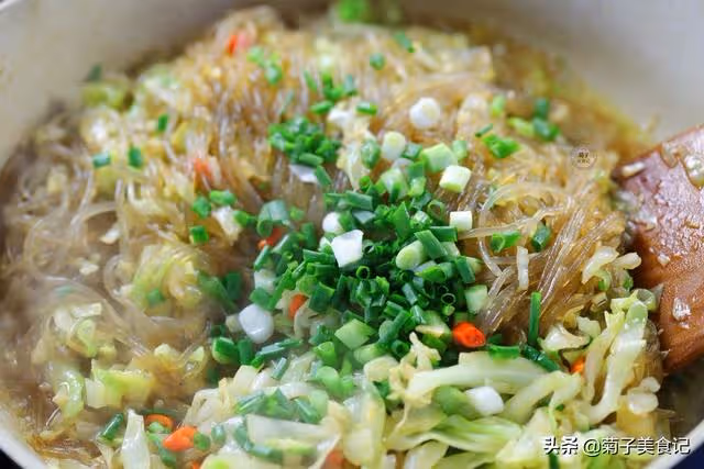 粉絲這樣炒,又嫩又香,比蛋炒飯還簡單,一學就會!