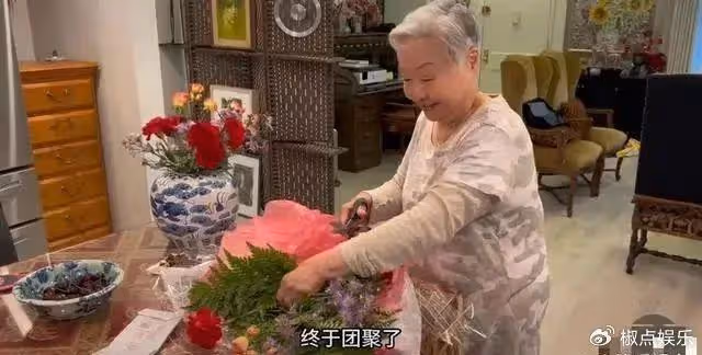 57歲老演員三代人定居美國：高調炫耀奢華生活，聲稱我奮鬥我享受