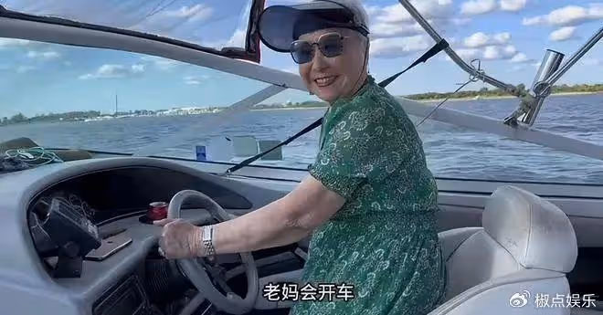 57歲老演員三代人定居美國:高調炫耀奢華生活,聲稱我奮鬥我享受