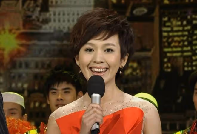 46歲主持人歐陽夏丹否認離婚!稱自己一直單身,仍在等對的人