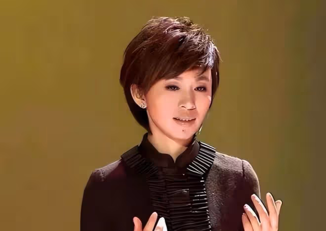 46歲主持人歐陽夏丹否認離婚!稱自己一直單身,仍在等對的人
