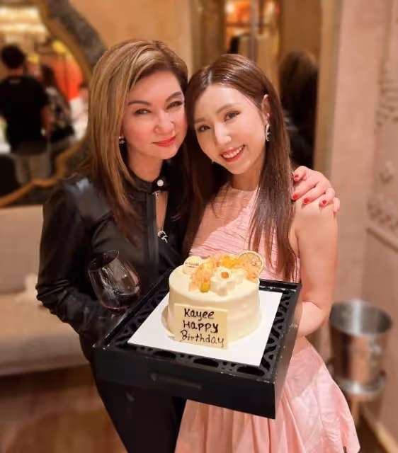 有面！34歲TVB小花生日眾星雲集，激動與樂易玲合唱：覺得光榮