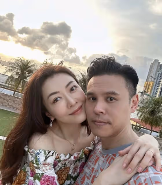 熊黛林老公曬全家福慶生,懷抱雙胞胎女兒,熊黛林與婆婆和睦同框