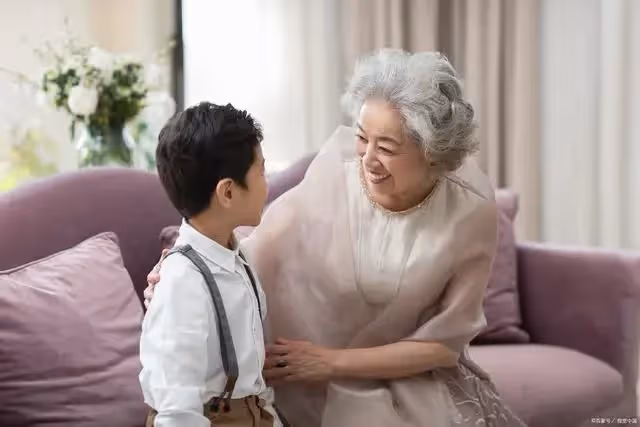 婆婆帶著兩個8歲孫子,來我家過暑假避暑,我帶著兒子搬了出去播