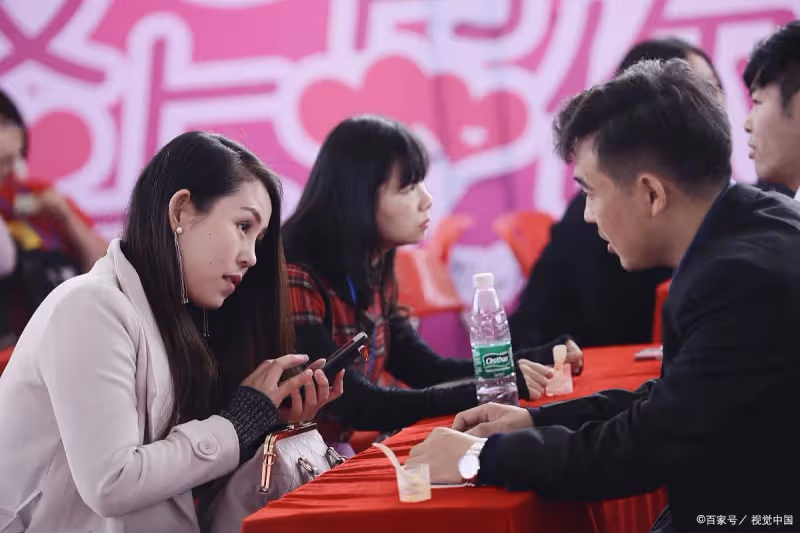 為了逃離農村,姐姐當年不惜嫁給殘疾的城裡人,日子過得一言難盡播
