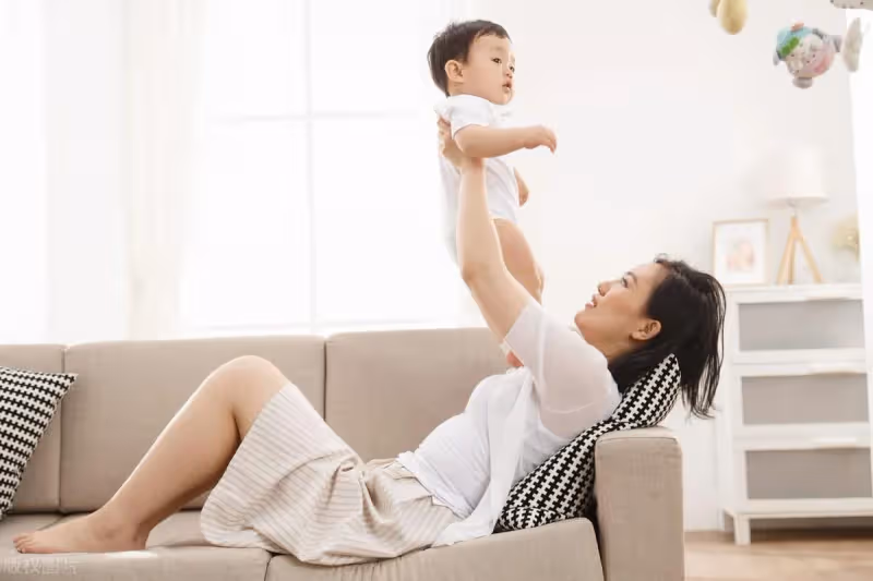 我55歲,兒子離婚,我讓兒媳選房和車,孫子給我,如今都誇我睿智