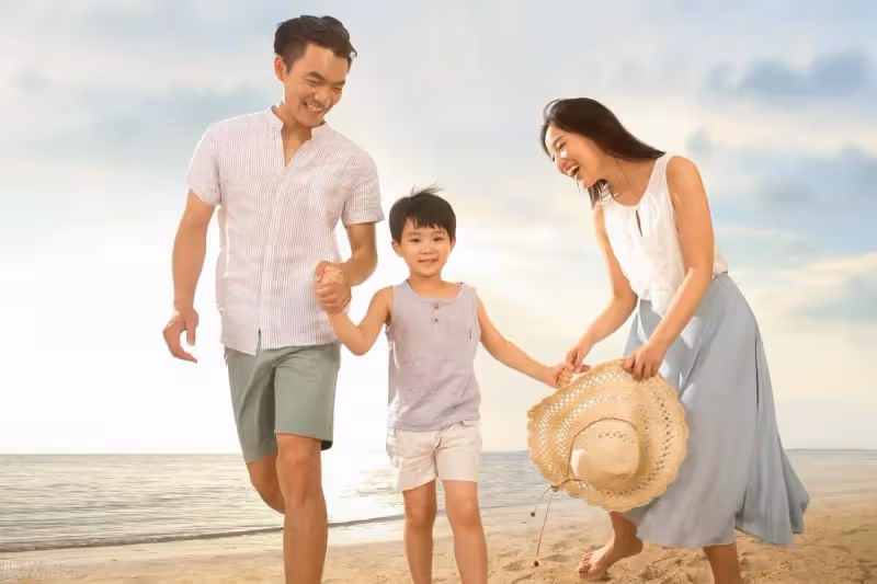 我55歲,兒子離婚,我讓兒媳選房和車,孫子給我,如今都誇我睿智