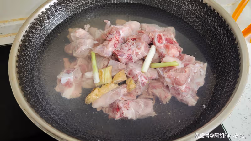 入秋後，排骨和它配絕了！不愧是「秋補第一碗湯」，香而不膩，煲一次、愛一次