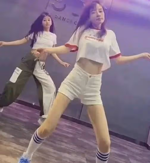 真心佩服李小璐,要是不「做頭髮」,她可能是個成功的企業家。