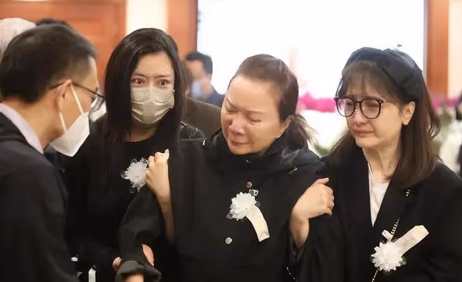 李建華遺體告別儀式:德雲社弟子無人到場,蔡明鞏漢林淚灑現場