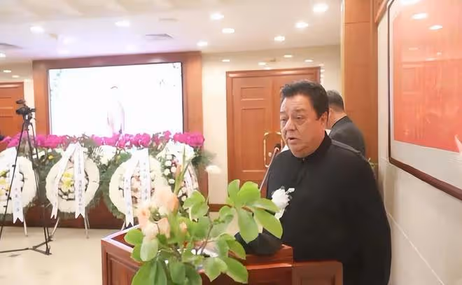 李建華遺體告別儀式:德雲社弟子無人到場,蔡明鞏漢林淚灑現場
