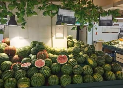 西瓜引發的血案:1個壞西瓜索賠1萬!超市員工捅死兩夫婦後自殺