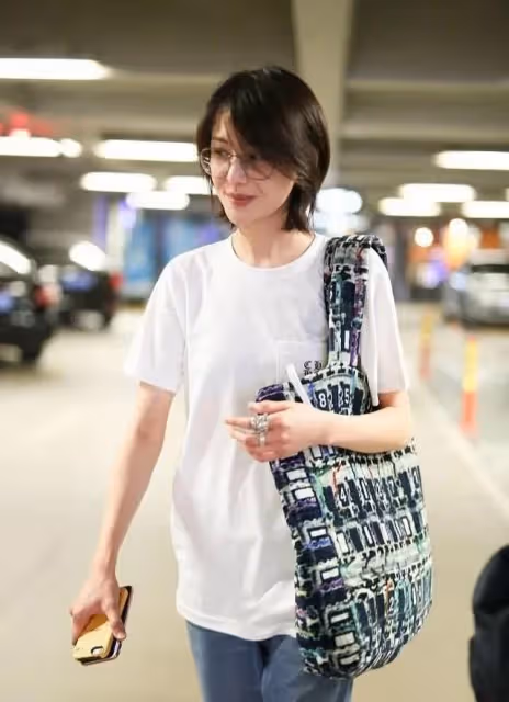 鄧倫馳援河北曝捐款100萬和物資,鄭爽捐款5萬引發熱議