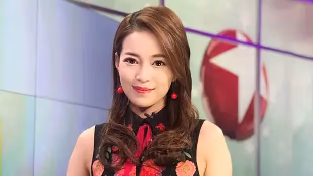 她是東方衛視名嘴，離婚後給兒子當媽又當爹，如今兒子是她的驕傲