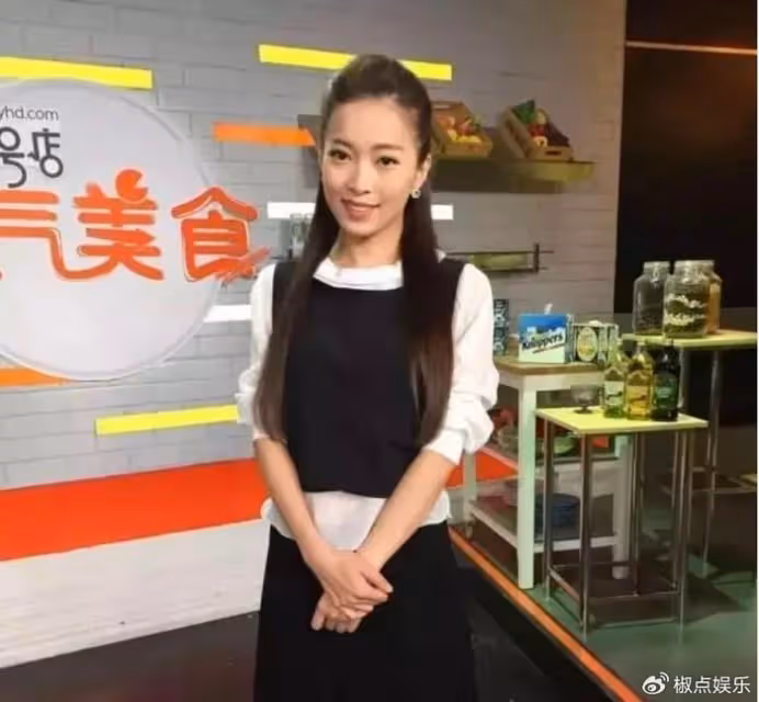 她是東方衛視名嘴,離婚後給兒子當媽又當爹,如今兒子是她的驕傲